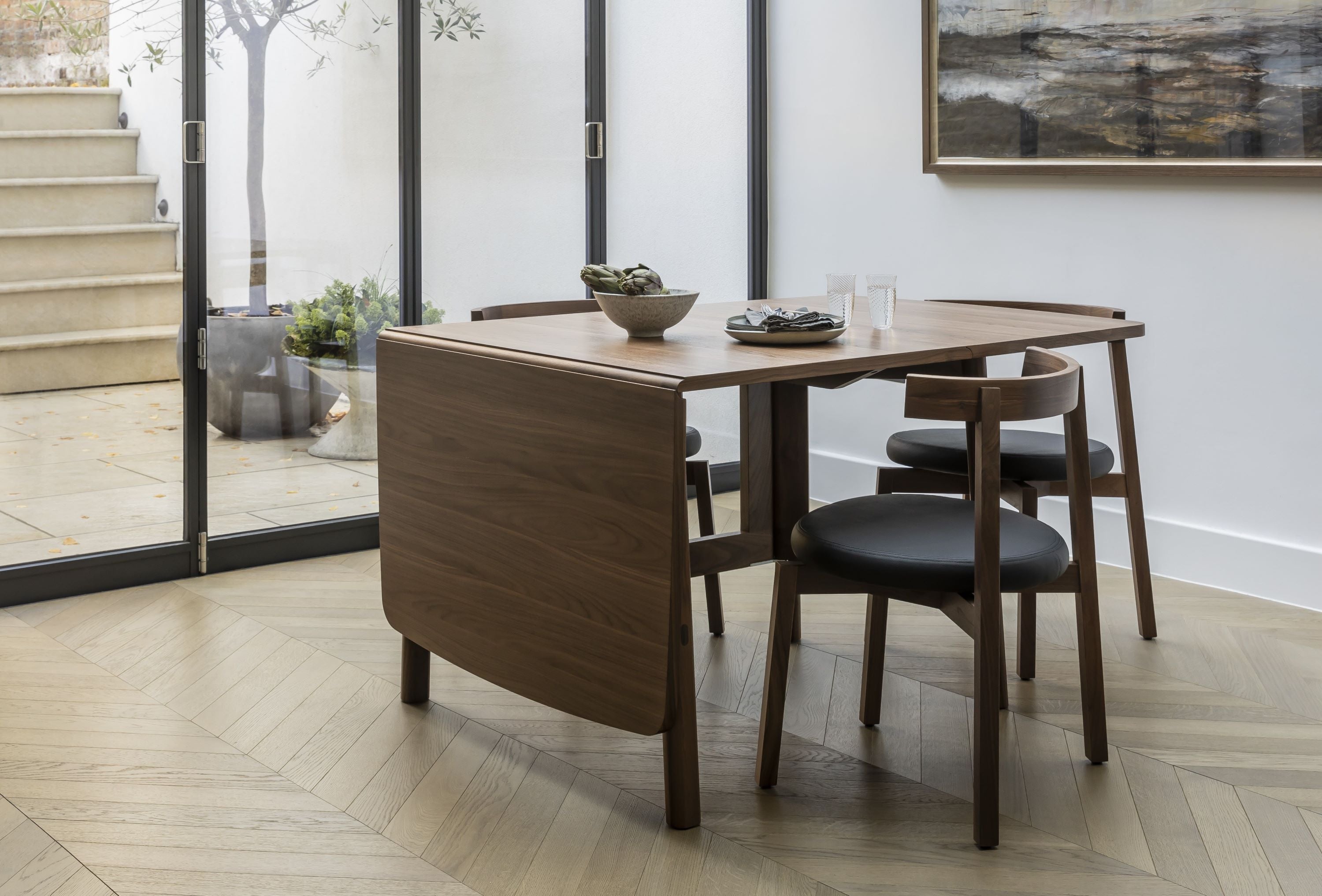 Why an Extendable Dining Table is Perfect for Entertaining