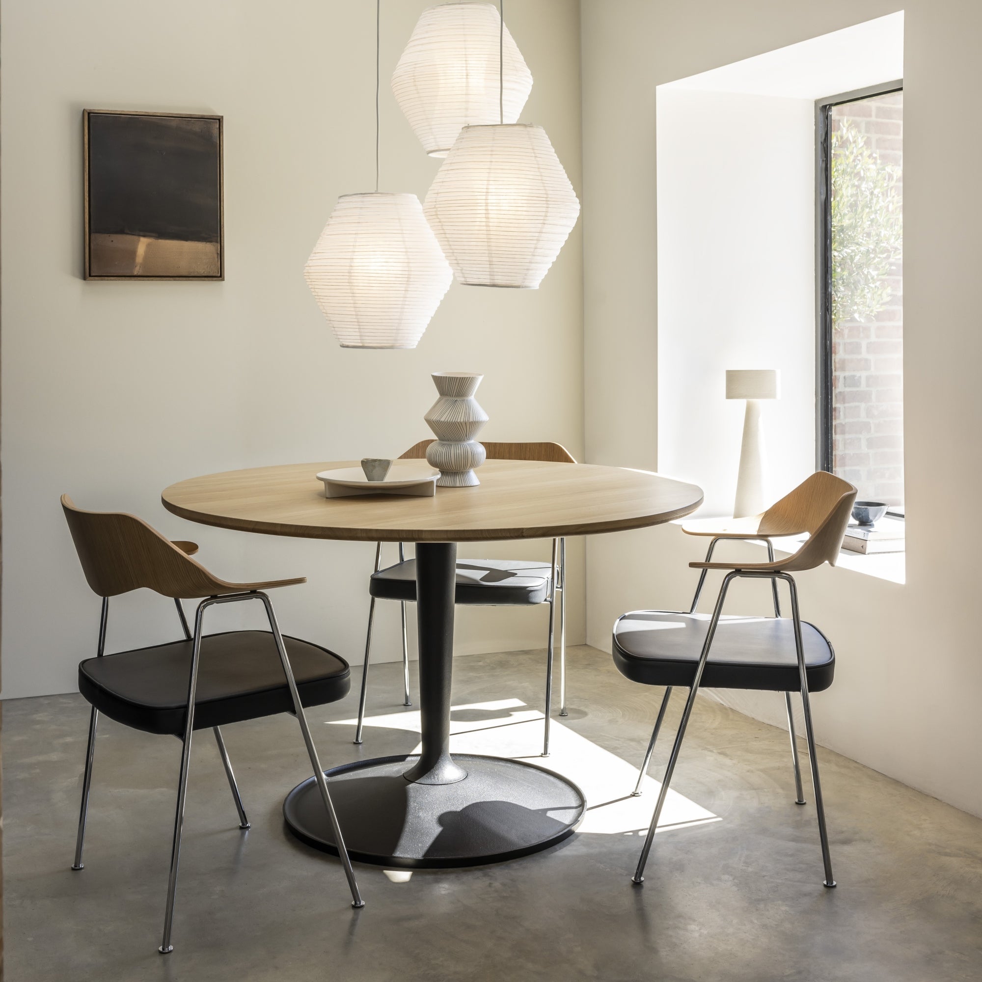 CASE_CAST_IRON_TABLE_OAK-SQR