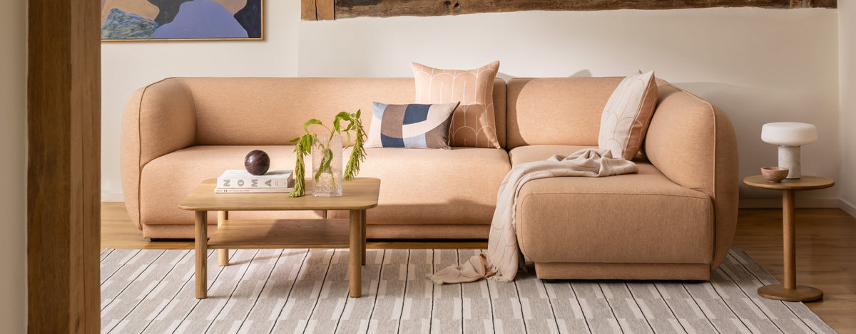 Desktop banner of Méris Sectional Sofa